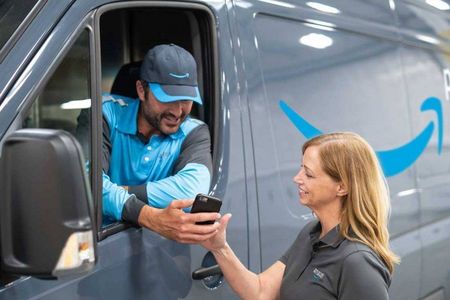 Amazon reagiert wegen Coronavirus auf geaenderte Nachfrage