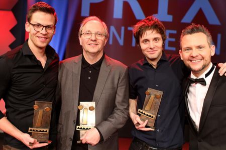 Die Prix Pantheon Preistraeger 2019 sind Olli Dittrich, Martin Frank und Lennart Schilgen mit Moderator Tobias Mann
