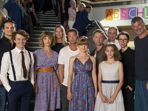 Am Set in der Oberpfalz Max Conradt, Jonas Holdenrieder, Heike Makatsch, Viola-Franziska Bloess, Til Schweiger, Sinje Irslinger, Regisseur André Erkau, Nuala Bauch, Frank Pape, Lars Nitschke, Tommy Wosch und Thomas Kost