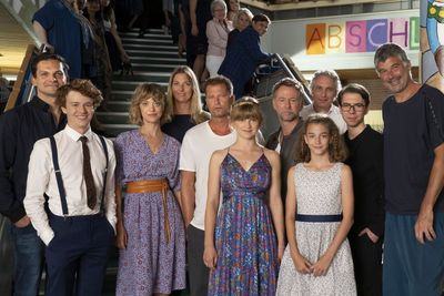 Am Set in der Oberpfalz Max Conradt, Jonas Holdenrieder, Heike Makatsch, Viola-Franziska Bloess, Til Schweiger, Sinje Irslinger, Regisseur André Erkau, Nuala Bauch, Frank Pape, Lars Nitschke, Tommy Wosch und Thomas Kost