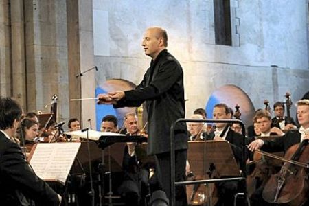 Das hr-Sinfonieorchester eroeffnete das Rheingau Musik Festival im Kloster Eberbach