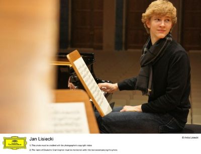 Konzert Klassik: Strahlemann Jan Lisieki gibt mit der Philharmonia Prag das 8. Meisterkonzert in Aachen