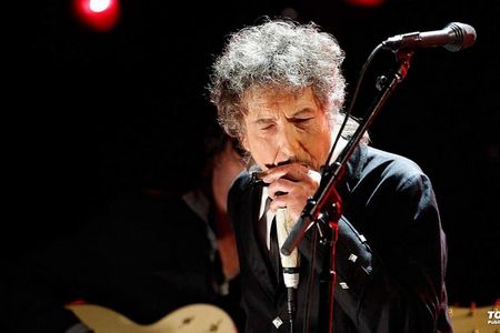 Zwölf Jahre lang hat Bob Dylan an diesem Buch "Die Philosophie des modernen Songs "gearbeitet