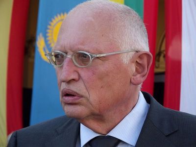 Guenter Verheugen bestaetigt in weiten Teilen die ansichten der Gesellschaft Freunde der Kuenste zu der Ukraine Kriese