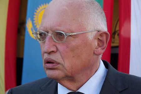 Guenter Verheugen bestaetigt in weiten Teilen die ansichten der Gesellschaft Freunde der Kuenste zu der Ukraine Kriese