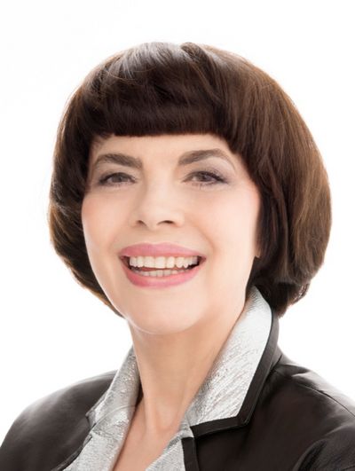 Mireille Mathieu hat ihre groessten deutschen Hits neu arrangieren lassen