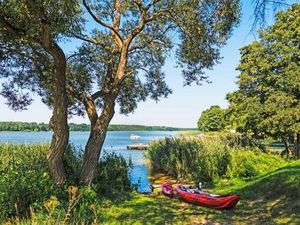 Von Liegewiesen über Sandstraende bis hin zum Strandbad mit Abenteuerspielplatz – so vielfaeltig sind die Badestellen in der Mecklenburgischen Seenplatte Von Liegewiesen über Sandstraende bis hin zum Strandbad mit Abenteuerspielplatz – so vielfaeltig sind die Badestellen in der Mecklenburgischen Seenplatte