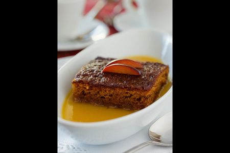 Tipp der Experten von Hauser Exkursionen – Malva Pudding mit Aprikosenmarmelade gehoert zu Suedafrikas beliebtesten Weihnachts-Desserts