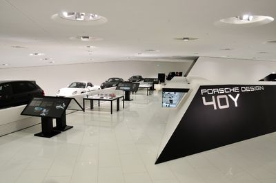 Stuttgart. Die weltweit erste schwarze Uhr, die legendäre Exklusivbrille und der Porsche 911 – seit Jahrzehnten stehen all diese Produkte für die einzigartige Designsprache von Ferdinand Alexander Porsche: