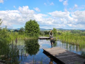 Der Naturbadeteich des Kleebauer Hof Retreat Centers im Mühlviertel/Oberösterreich sorgt schon beim Anblick für ein Gefühl der inneren Ruhe Der Naturbadeteich des Kleebauer Hof Retreat Centers im Mühlviertel/Oberösterreich sorgt schon beim Anblick für ein Gefühl der inneren Ruhe