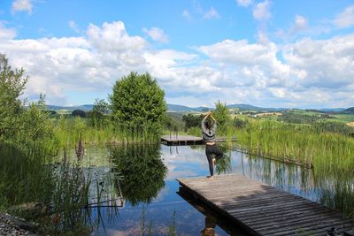 Der Naturbadeteich des Kleebauer Hof Retreat Centers im Mühlviertel/Oberösterreich sorgt schon beim Anblick für ein Gefühl der inneren Ruhe