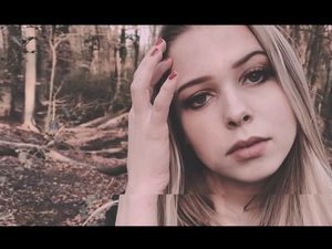 Lieder über Herzschmerz und eine ganz besondere, klare Stimmfarbe - das sind KATI K‘s Markenzeichen Lieder über Herzschmerz und eine ganz besondere, klare Stimmfarbe - das sind KATI K‘s Markenzeichen