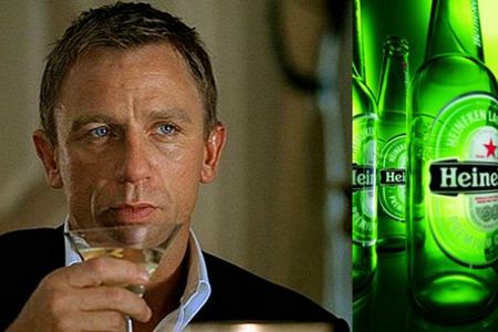 Ein kuehles blondes Heineken - Daniel Craig alias James Bond muss nun Bier statt Martini schluerfen