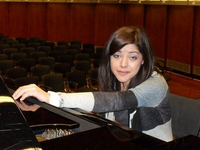 Mihaela Ursuleasa 2010 im Exklusivinterview für freundederkuenste Mihaela Ursuleasa am Fluegel