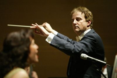 Dirigent Reto Parolari gruendete das Orchester in seiner Studienzeit
