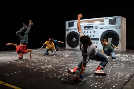 Hiphop-Tanztheaterstück back to the roots in Oberhausen