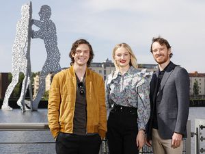 Evan Peters, Sophie Turner und Michael Fassbender in Berlin Evan Peters, Sophie Turner und Michael Fassbender in Berlin