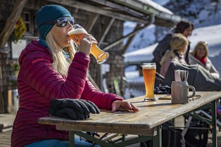 So gemütlich geht’s auf Bad Reichenhalls Hütten im Winter zu. Und auch in den Hotels der oberbayerischen Kurstadt ist Entspannung angesagt, vor allem für den Geldbeutel der Gäste