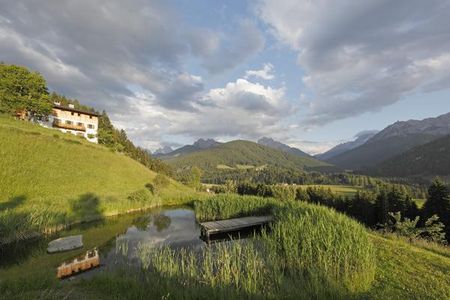 In den acht zertifizierten Bio-Bauernhoefen von Roter Hahn sind Netzfreischalter in den Schlafzimmern der Ferienwohnungen vorgeschrieben