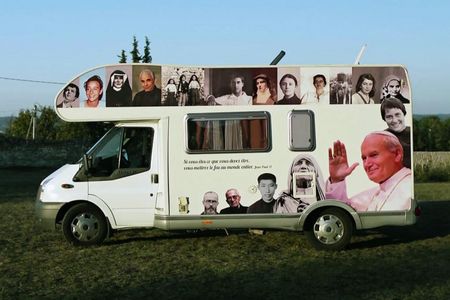 "Holybus" - Im Namen des Herren durch die ganze Welt