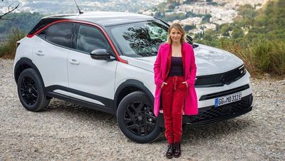 Tina Ruland und ihr Opel Ma... äh Mokka