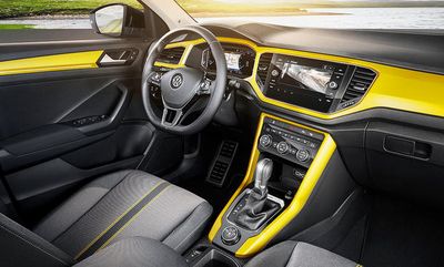 Der VW T-Roc ist auch in Ener-getic Orange Metallic und Kurkuma Gelb Metallic zu haben