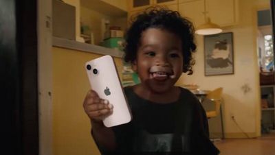 Wenn kleine Kinder testen, wie robust ein iPhone 13 wirklich ist