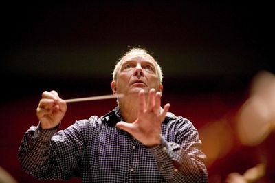 Konzert Klassik: Weihnachtskonzert am 17.+18.12. unter der Leitung von Christopher Hogwood mit Werken von Mendeslssohn