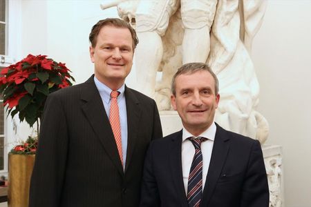 Marco van der Meer und Oberbüuergermeister Thomas Geisel