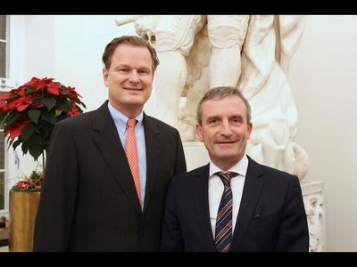 Marco van der Meer und Oberbüuergermeister Thomas Geisel