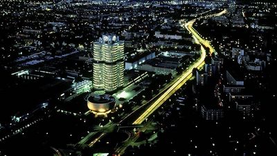 Logo-Problem Das BMW-Hochhaus in Muenchen