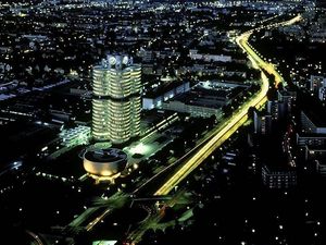 Logo-Problem Das BMW-Hochhaus in Muenchen Logo-Problem Das BMW-Hochhaus in Muenchen