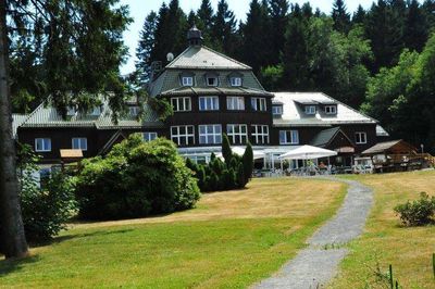 Das Hotel Harzhaus liegt ruhig am Waldrand und bietet gute Unterkunft und passable Kueche. Foto: MHR.