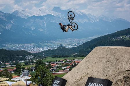 Von 16. bis 20. Juni 2021 findet das Crankworx Festival im Bikepark Innsbruck der Muttereralm statt, Interessierte wohnen im aDLERS Lifestyle-Hotel Innsbruck