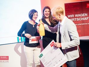Stella Pazzi, Stellvertretende Bundesvorsitzende von DIE JUNGEN UNTERNEHMER, Sarna Röser, Bundesvorsitzende von DIE JUNGEN UNTERNEHMER und Christoph Lay, stellvertretender Regionalvorsitzender von DIE JUNGEN UNTERNEHMER Regionalkreis Niederrhein Düsseldorf