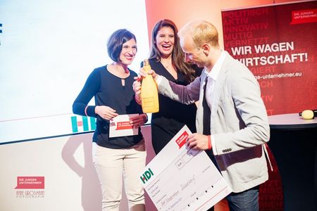 Stella Pazzi, Stellvertretende Bundesvorsitzende von DIE JUNGEN UNTERNEHMER, Sarna Röser, Bundesvorsitzende von DIE JUNGEN UNTERNEHMER und Christoph Lay, stellvertretender Regionalvorsitzender von DIE JUNGEN UNTERNEHMER Regionalkreis Niederrhein Düsseldorf