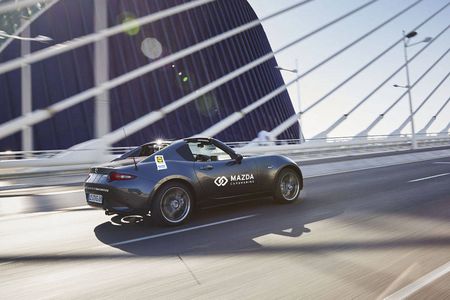 Der Discounter Lidl macht in Autos. Mazda liefert die Fahrzeuge fuers Lidl-Carsharing