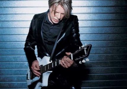 David Bowie veroeffentlicht neue Single Tis A Pity She Was A Whore
