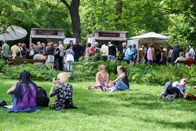 Kulinarische Koestlichkeiten im Park geniessen