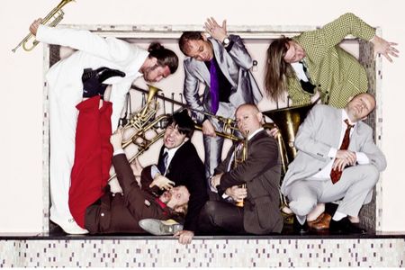 Mnozil Brass geben Konzert beim Festival Alpenmusik in Hamburg