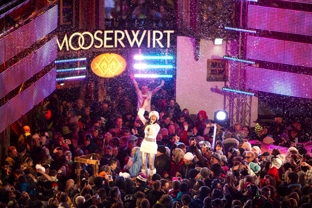 Winterurlaub: St. Anton am Arlberg -  vom romantischen Weihnachtsmarkt bis zur kultigen RTL2 Après-Ski Party im Mooserwirt