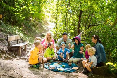Waehrend der Schulferien bietet Schenna regelmäßig kreativen Natur-Workshops für Kinder an
