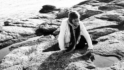 Die herausragende Marie Baeumer spielt weniger den Star als vielmehr den Menschen Romy Schneider in 3 TAGE IN QUIBERON