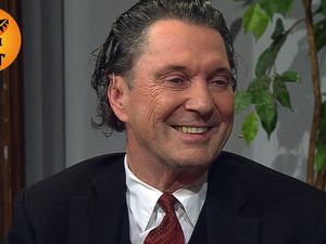 Martin Suter lenkt uns zum Jahresanfang vom Virus-Overkill in den Medien ab Martin Suter lenkt uns zum Jahresanfang vom Virus-Overkill in den Medien ab