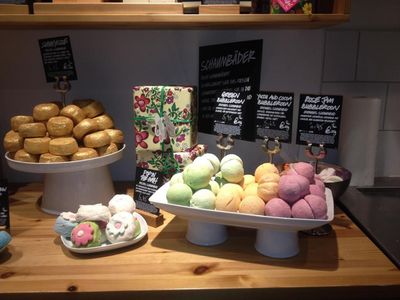 Badespaß mit Lush Badekugeln