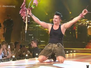 ANDREAS GABALIER DIRNDL-WAHNSINN-HULAPALU Die Tour 2023 ANDREAS GABALIER DIRNDL-WAHNSINN-HULAPALU Die Tour 2023