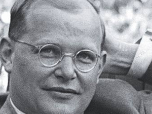 Fuer Dietrich Bonhoeffer kommt das Kriegsende einen Monat zu spaet, er stirbt am 9. April 1945