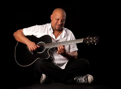 Musik Jazz: Fontaine Burnett präsentiert auf seinem Debütalbum "The Pen Won't Fill The Page" eine große Bandbreite musikalischer Stilrichtungen