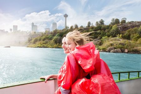 Reisen Kanadische Niagarafaelle Mutter und Kind an Bord