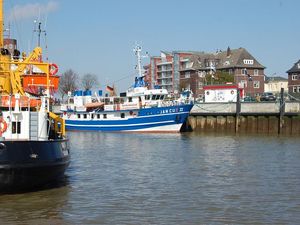 Schiffstouren nach Helgoland, in den Nord-Ostsee-Kanal und zu den Seehundsbänken